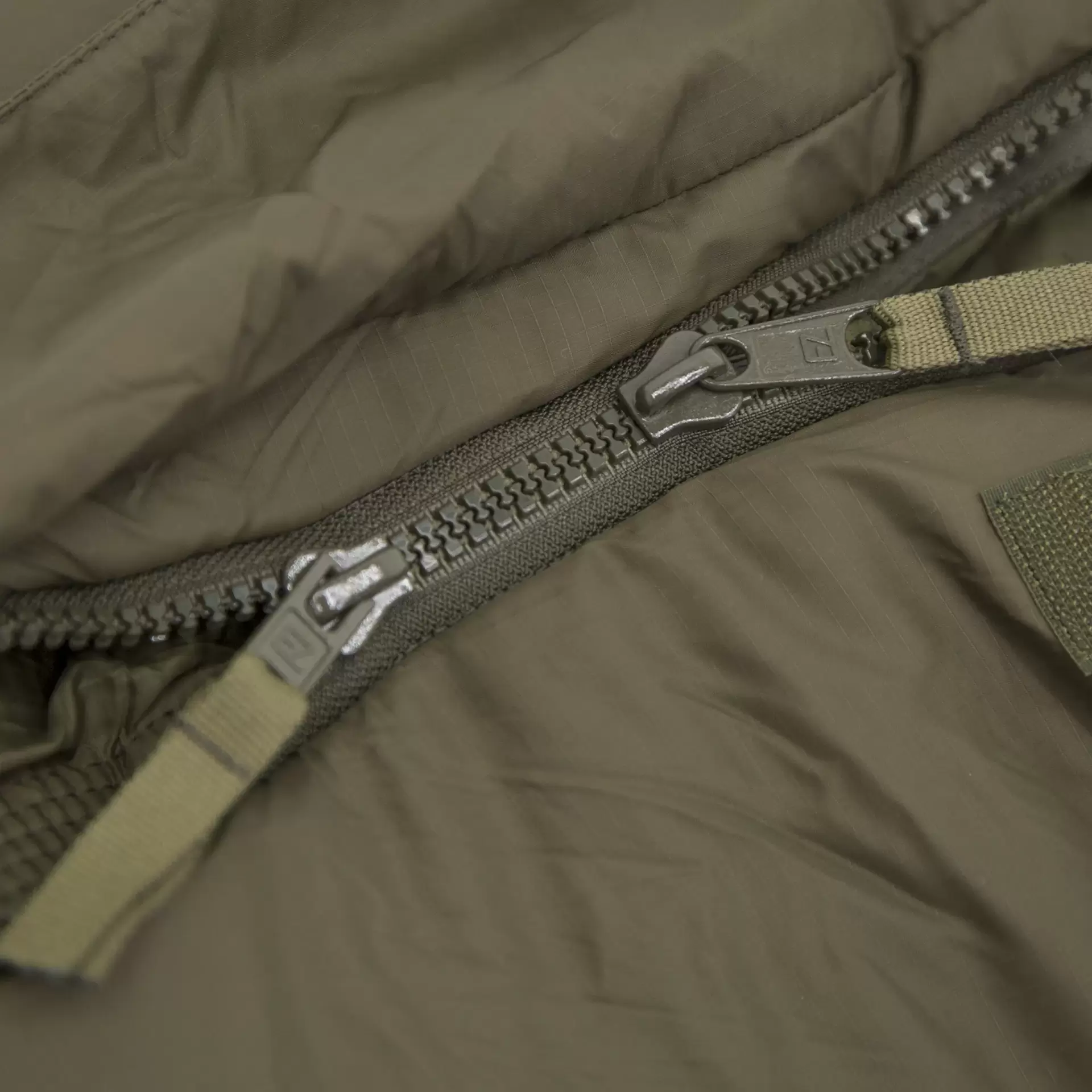 98138_23_defence_6_olive_08.webp