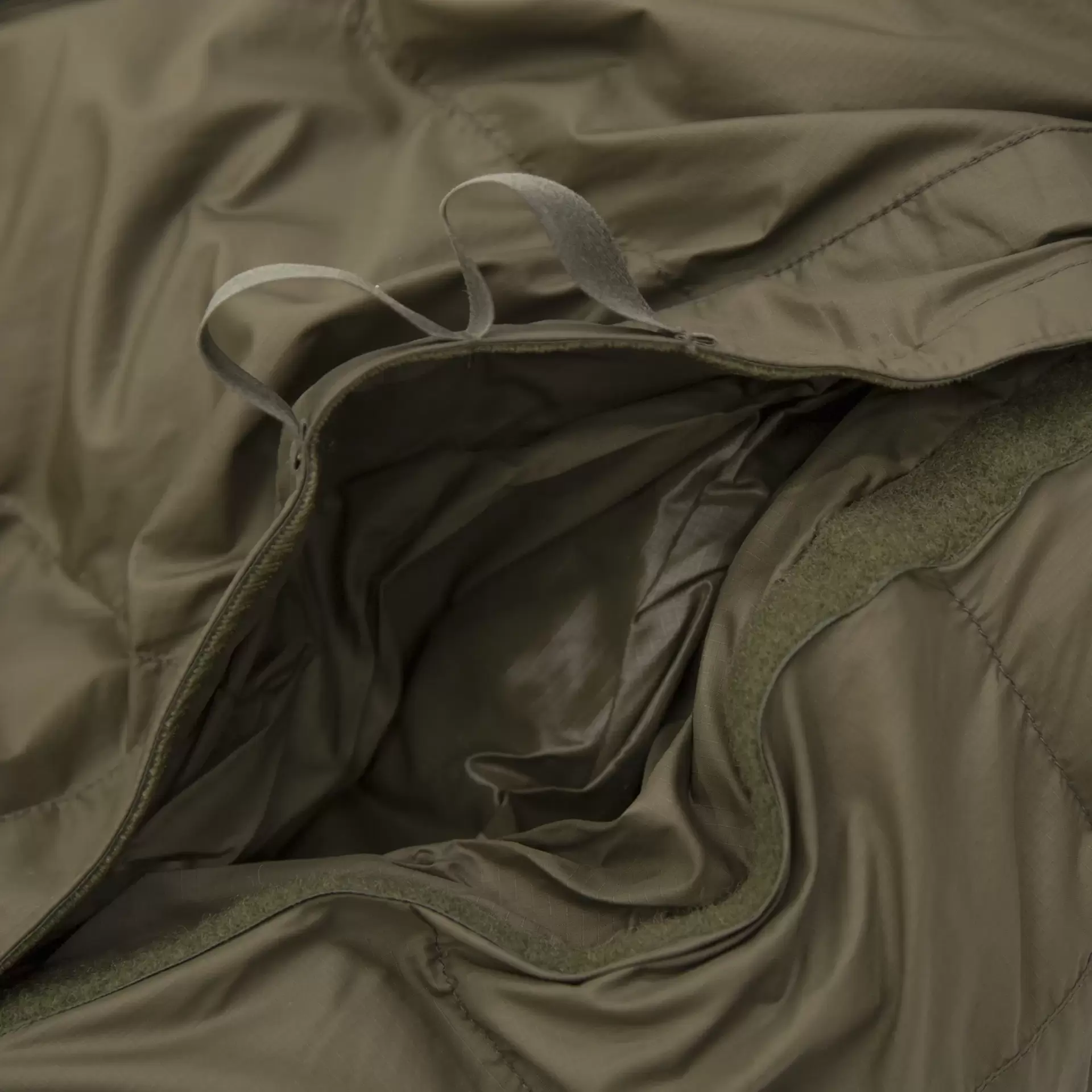 910608_23_survival_down_1000_olive_08.webp