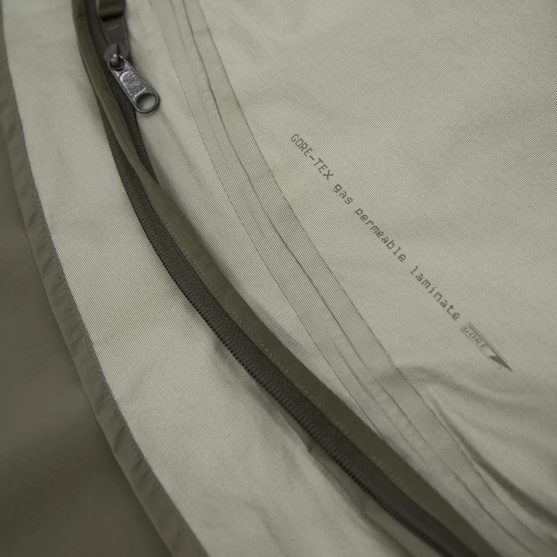 Carinthia_996422_23_expedition_cover_gore_07.webp