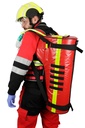 EB02.073_TUBE Sauerstofftasche PLANE_rot_am Mann.jpg