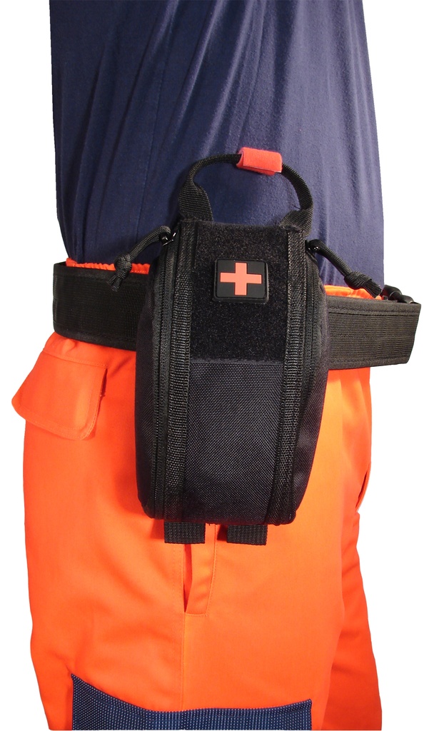 MB11.004_COMPACT Holster_schwarz_am Mann Detail2.jpg