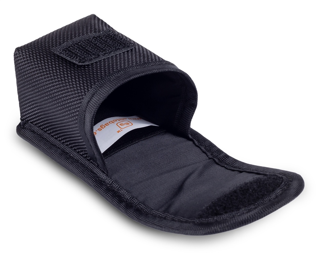 EB02.048_OXY Pulsoximeter-Holster_schwarz_offen leer.jpg